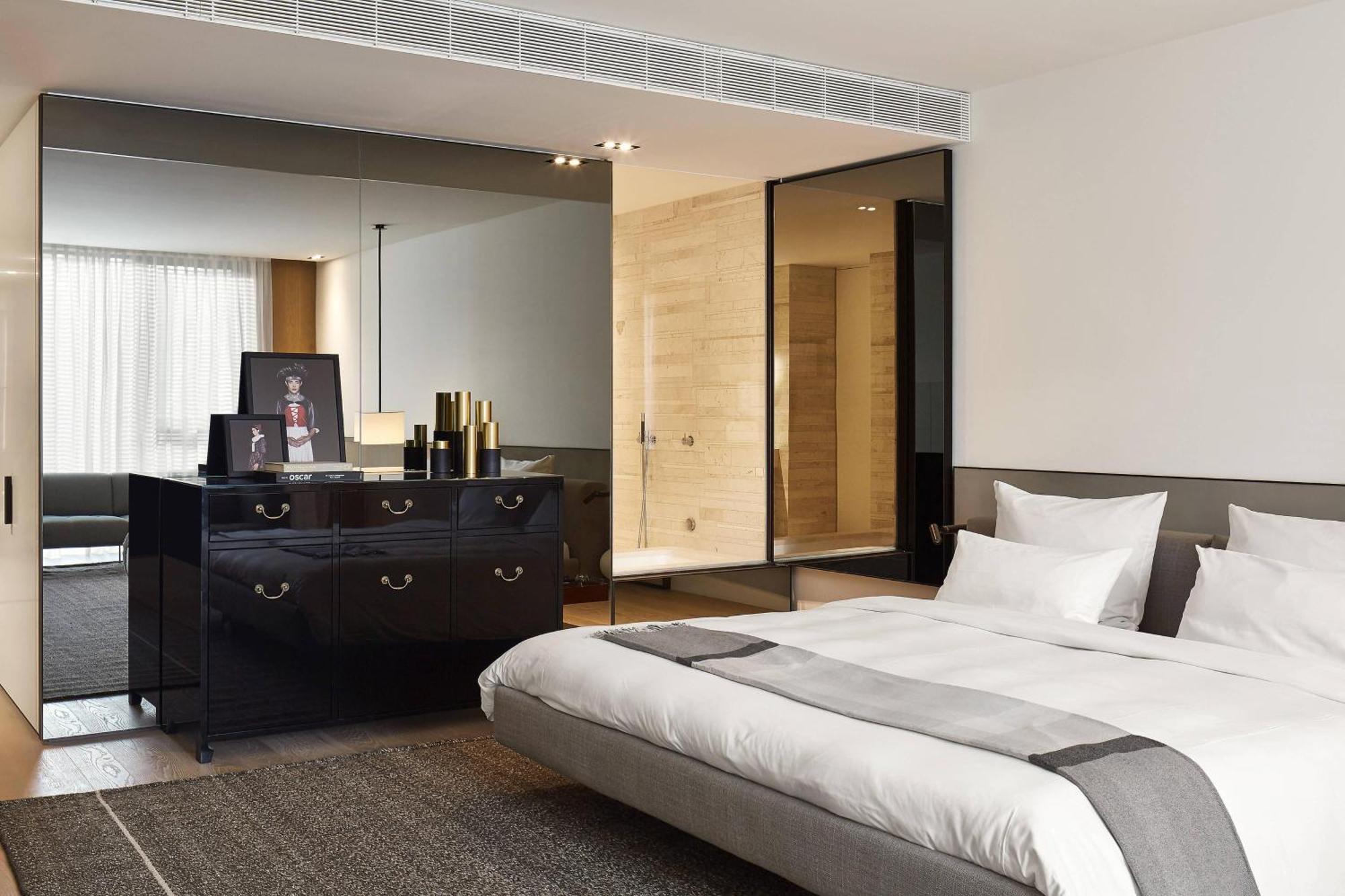 Junior Suite 1 Bedroom Junior Suite 1 King City view